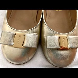 GIRLS GOLD SALVATORE FERRAGAMO  SZ. 31